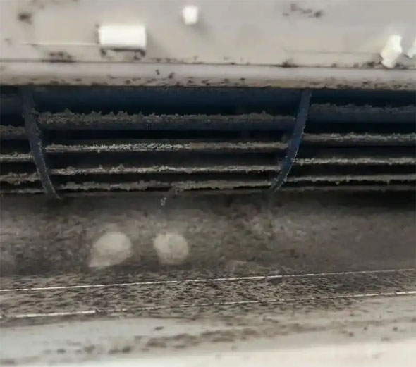 兴安盟空调吹的风有股烧焦味是怎么回事